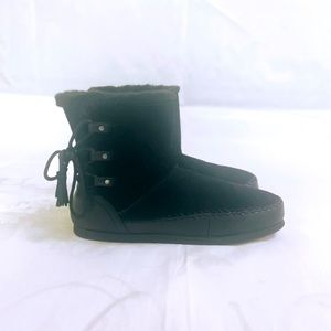 ✨ American Eagle Fuzzy Ankle Boots!